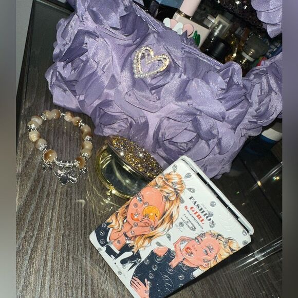 Rose Pattern Evening Bag Feat Heart Pearl Brooch, Bracelet, & Compact Mirrors - Picture 7 of 9